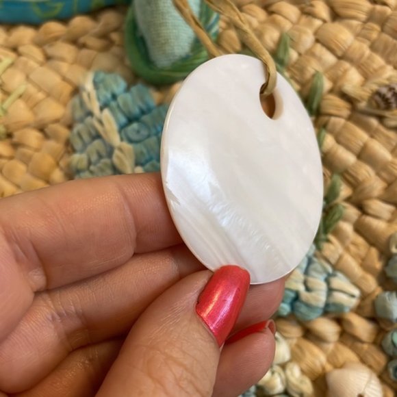 Liz Claiborne Sea Shell Beach Bag - Picture 2 of 10